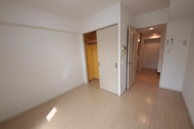 物件内観写真20　(こちらのリビングで趣味の時間をお楽しみください)