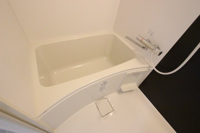 物件内観写真7　(日々の疲れを癒すお風呂付です)