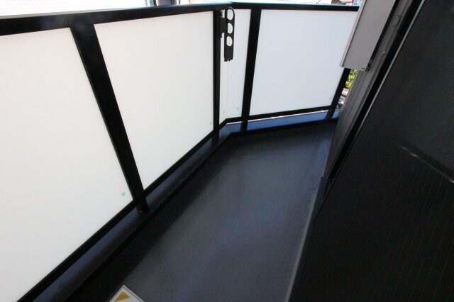 物件内観写真12　(お洗濯にも便利なバルコニー付き)