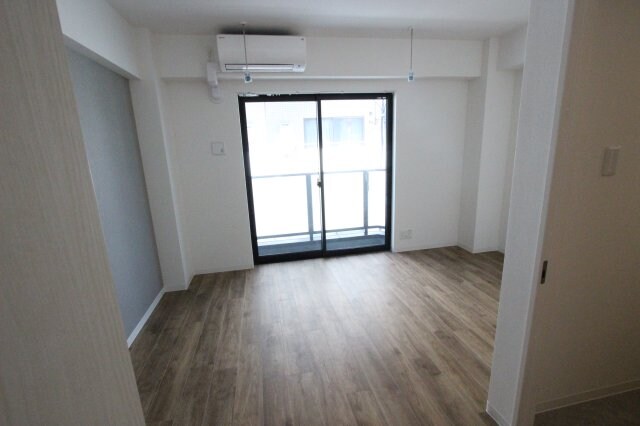 物件内観写真19　(ゆったりとした居間です)