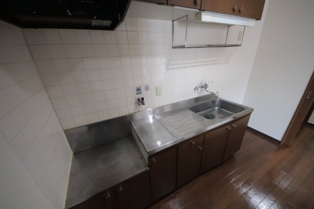 物件内観写真5　(コンパクトなキッチンで掃除もラクラク)