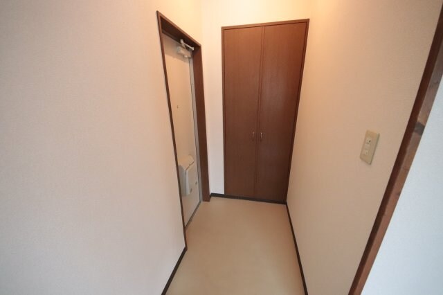 物件内観写真7　(落ち着いた玄関です)