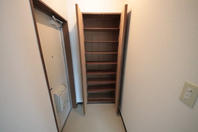 物件内観写真8　(きれいな玄関です)