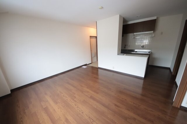 物件内観写真10　(ゆったりとしたリビングです)