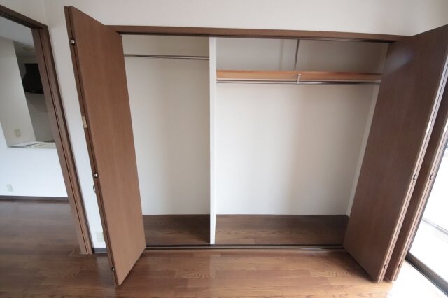 物件内観写真17　(たっぷりとした収納スペースです)