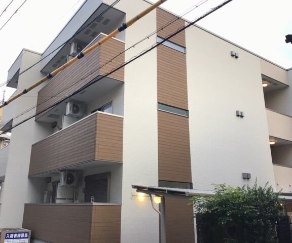 物件外観写真1　(きれいな外観です)