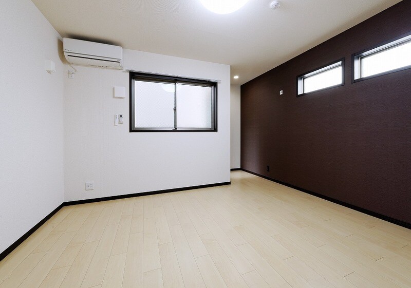 物件内観写真3　(ゆったり過ごせる居間です)