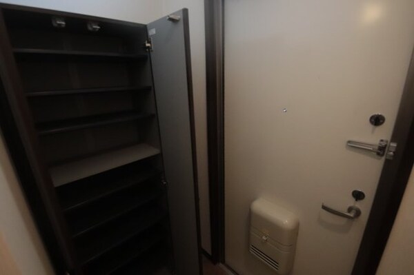 玄関(毎日通る玄関はこちらです)