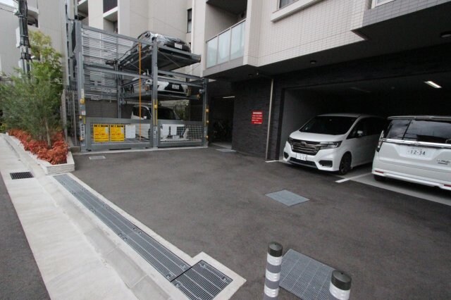 物件外観写真3　(駐車場完備です)