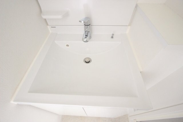 物件内観写真15　(コンパクトで使いやすい洗面所)