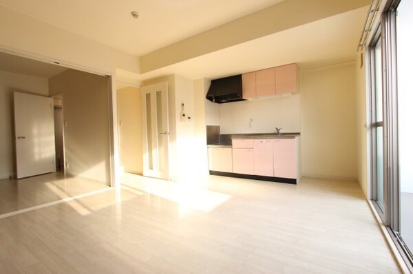 居室(おしゃれなリビングです)