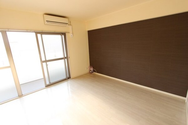 居室(ゆったり過ごせるリビングです)