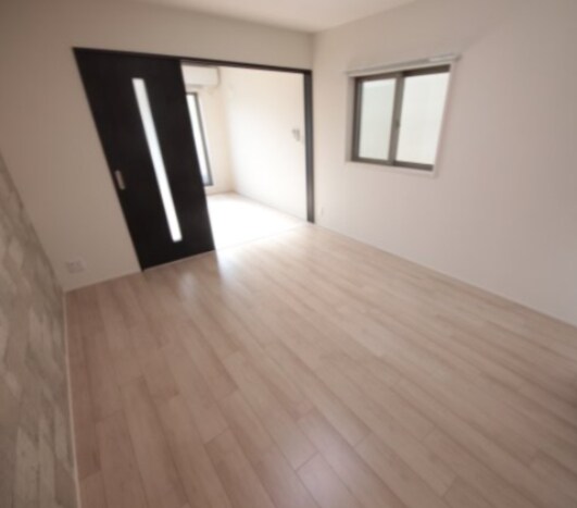 物件内観写真14　(ゆったりとした居間です)