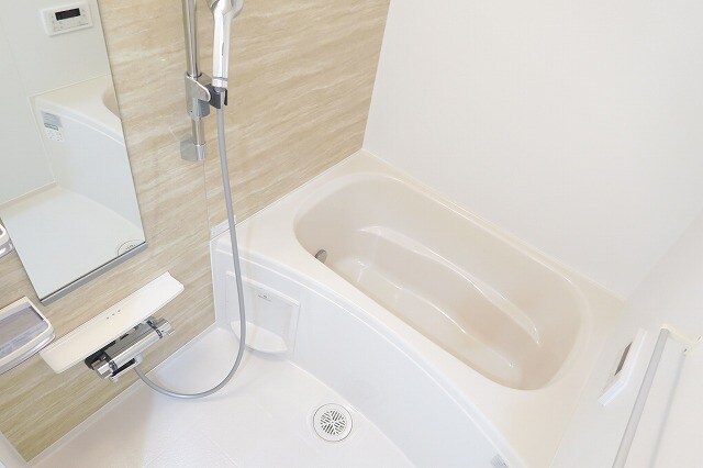 物件内観写真5　(日々の疲れを癒すお風呂付です)