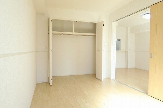 物件内観写真11　(ゆったりした洋室です)