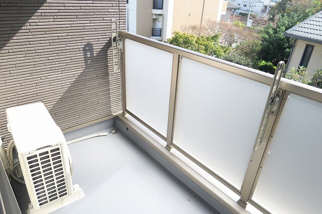 物件内観写真13　(お洗濯にも便利なバルコニー付き)