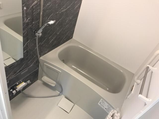 物件内観写真5　(きれいなお風呂です)