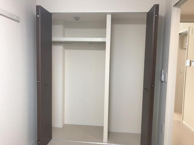 物件内観写真8　(大きなスペースがあり、収納には困りません)