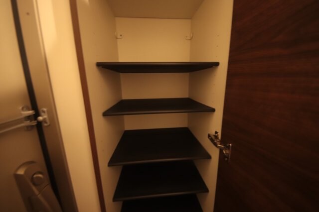 物件内観写真9　(ちょっとした収納スペースも充実しています)