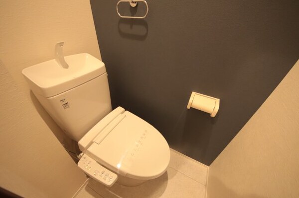 トイレ(落ち着いた色調のトイレです)