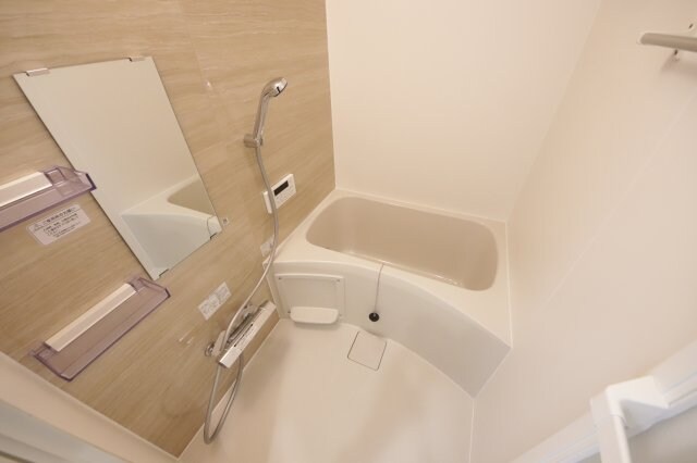 物件内観写真5　(日々の疲れを癒すお風呂付です)