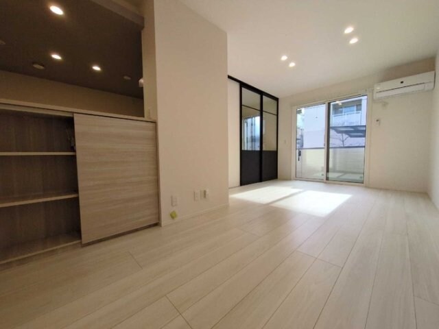 物件内観写真2　(使いやすいリビングです)