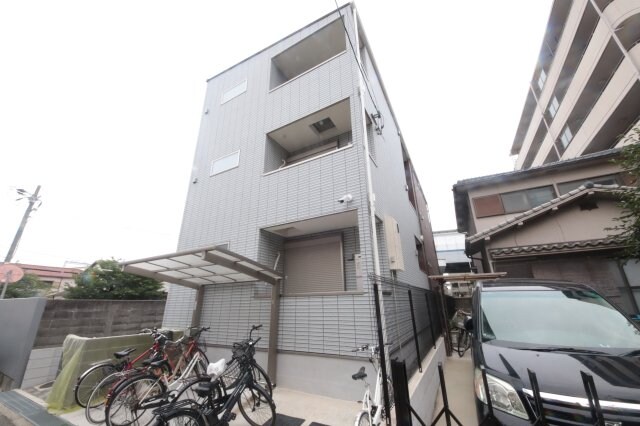 物件外観写真2　(外観は落ち着いています)