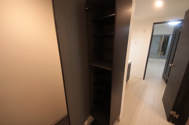 物件内観写真8　(収納豊富です)