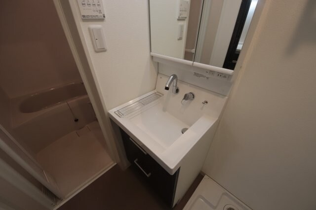 物件内観写真10　(スペースが確保できる洗面所です)