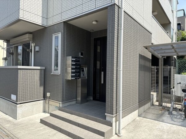 エントランス(清潔なエントランスです)