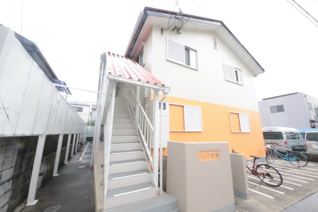 物件外観写真2　(落ち着いた雰囲気の外観です)