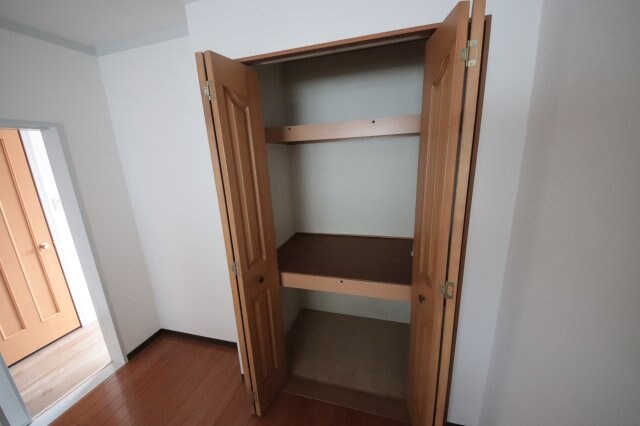 物件内観写真11　(大きなスペースがあり、収納には困りません)