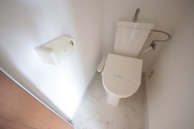 物件内観写真14　(ゆったりとした空間のトイレです)