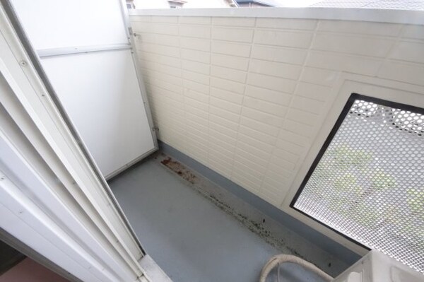 バルコニー(バルコニーからの眺めを楽しみながら食事をしませんか)