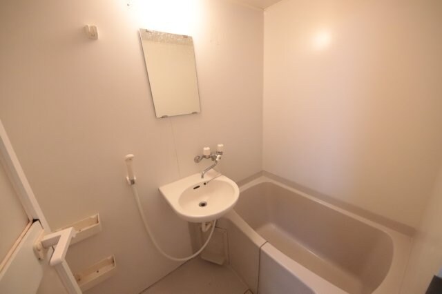 物件内観写真5　(コンパクトで使いやすいお風呂です)