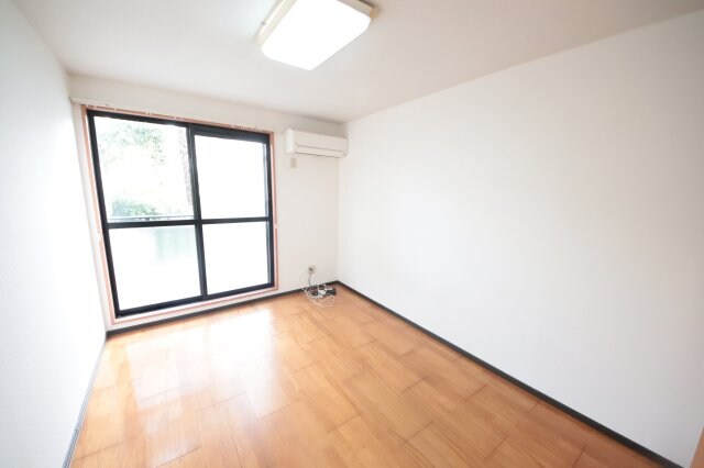 物件内観写真11　(おしゃれな居間です)