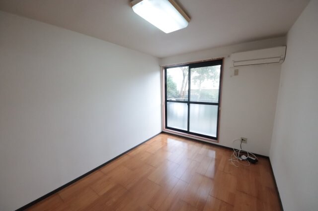 物件内観写真13　(ゆったり過ごせるリビングです)