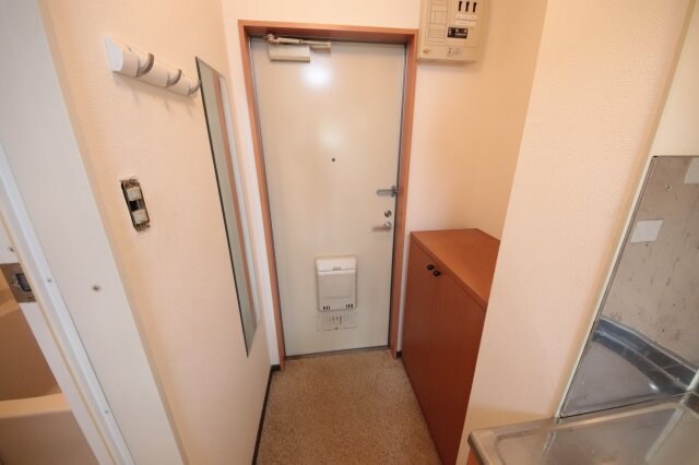 物件内観写真15　(収納もある玄関です)