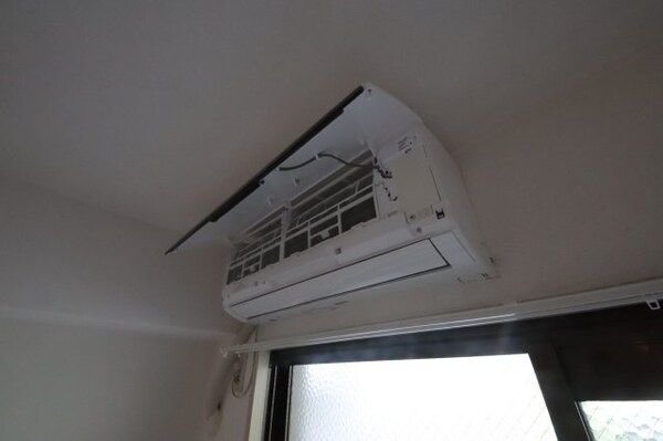 内装他(明るい色調の室内です)