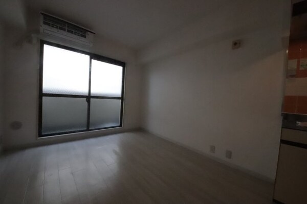 寝室(ゆとりの広さです)