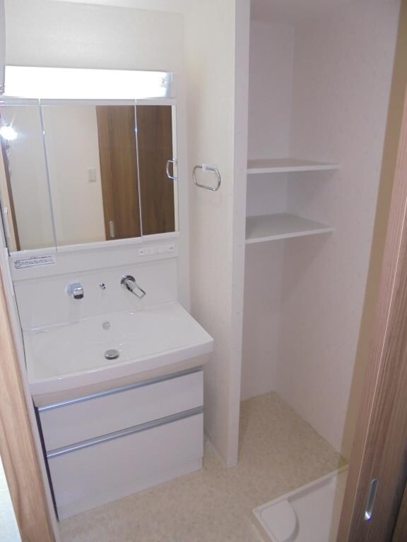 物件内観写真16　(スペースが確保できる洗面所です)