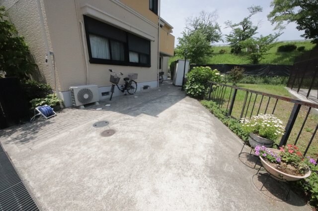 物件外観写真2　(駐車場があります)