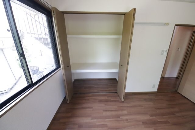 物件内観写真12　(収納豊富です)