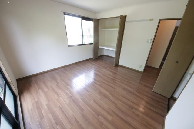 物件内観写真16　(個人の部屋や寝室として使える洋室です)