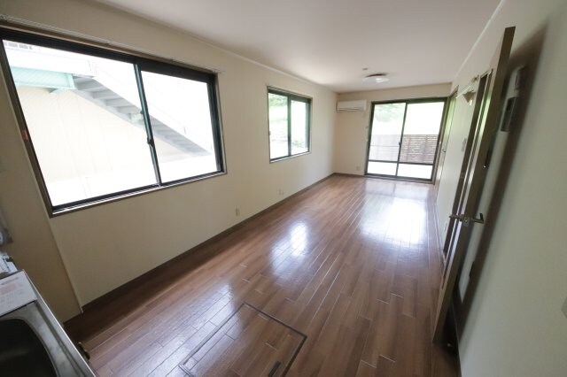 物件内観写真18　(ゆったり過ごせる居間です)