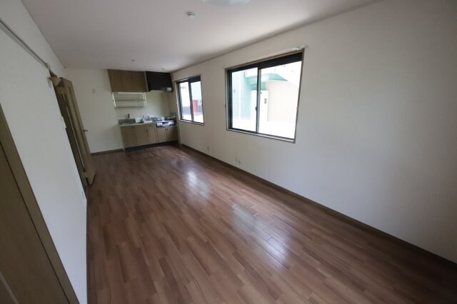 物件内観写真19　(ゆったりとしたリビングです)