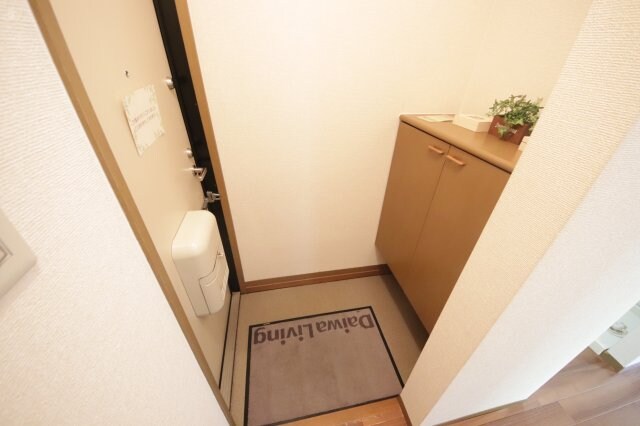 物件内観写真23　(ゆったりとした玄関です)