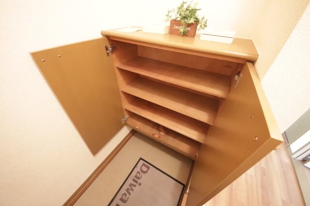 物件内観写真24　(たっぷりとした収納スペースです)