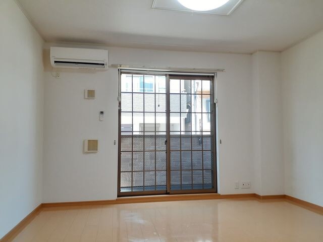 物件内観写真3　(おしゃれなリビングです)