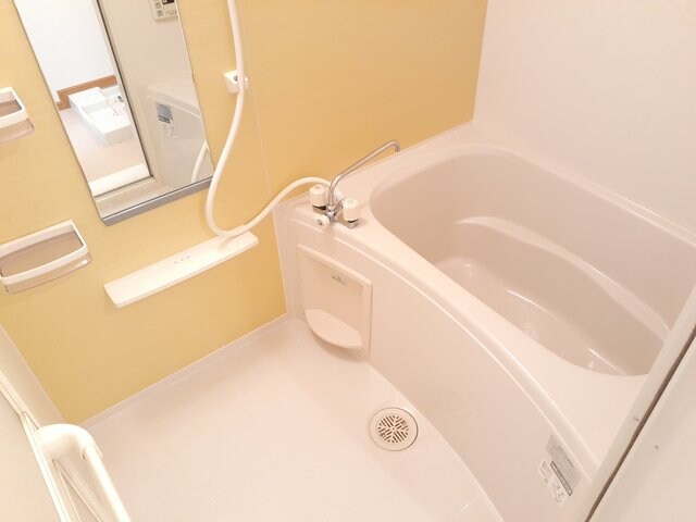 物件内観写真5　(落ち着いた空間のお風呂です)